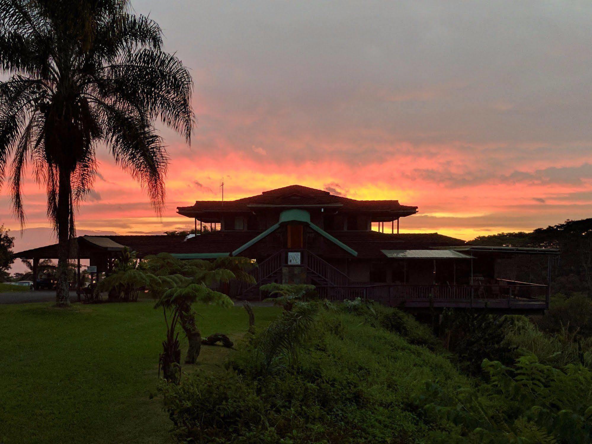 The Inn At Kulaniapia Falls Hilo Exterior photo